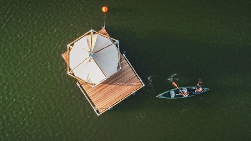 The floating glamping that allows you to sleep on the water